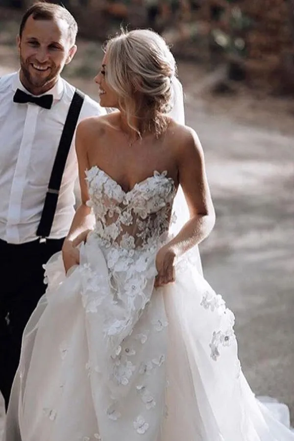 Chic A-line Sweetheart Boho Wedding Dress With Lace Appliques