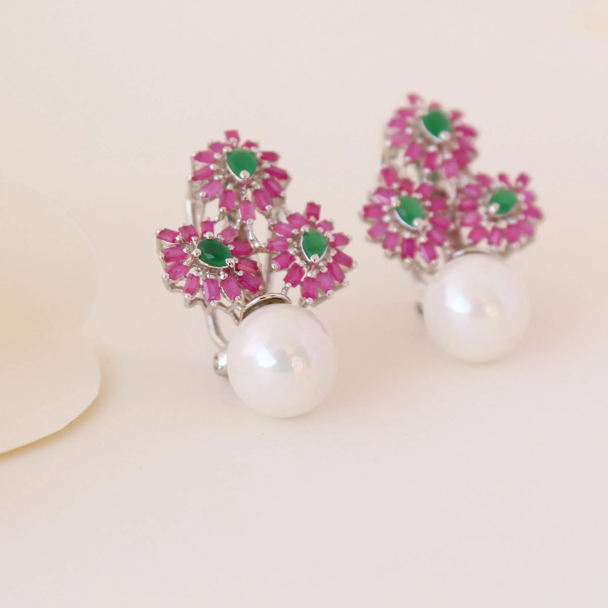 Earrings in pearls